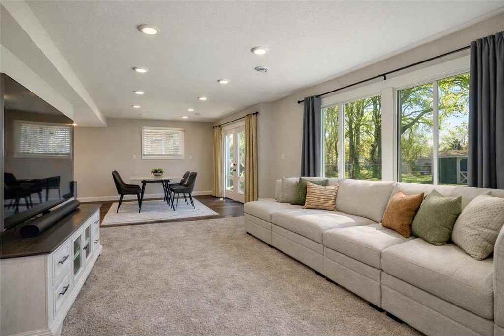 4324 Rustic Pl - Photo 4 of 15