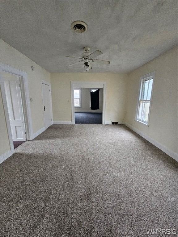 398 Emslie St - Photo 2 of 11