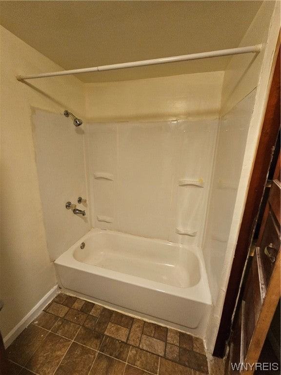 398 Emslie St - Photo 5 of 11
