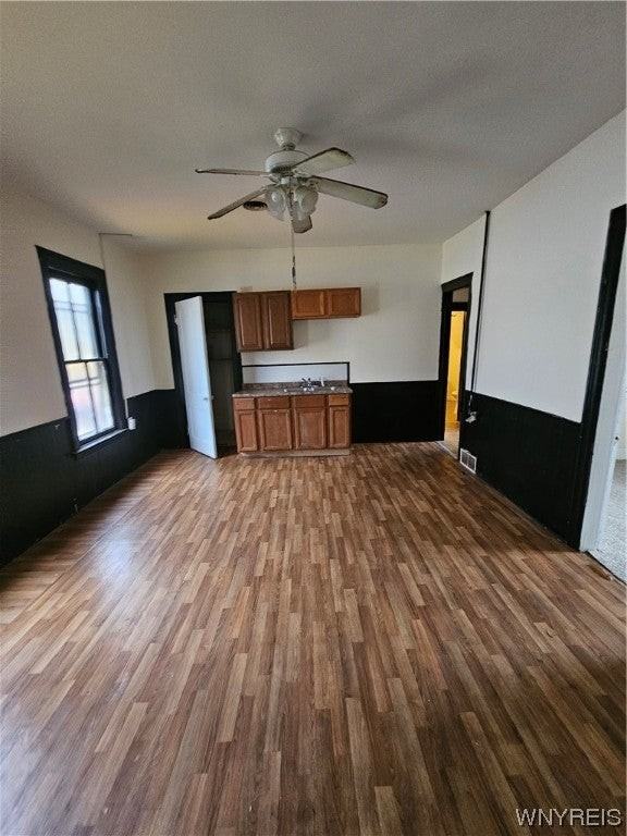 398 Emslie St - Photo 7 of 11