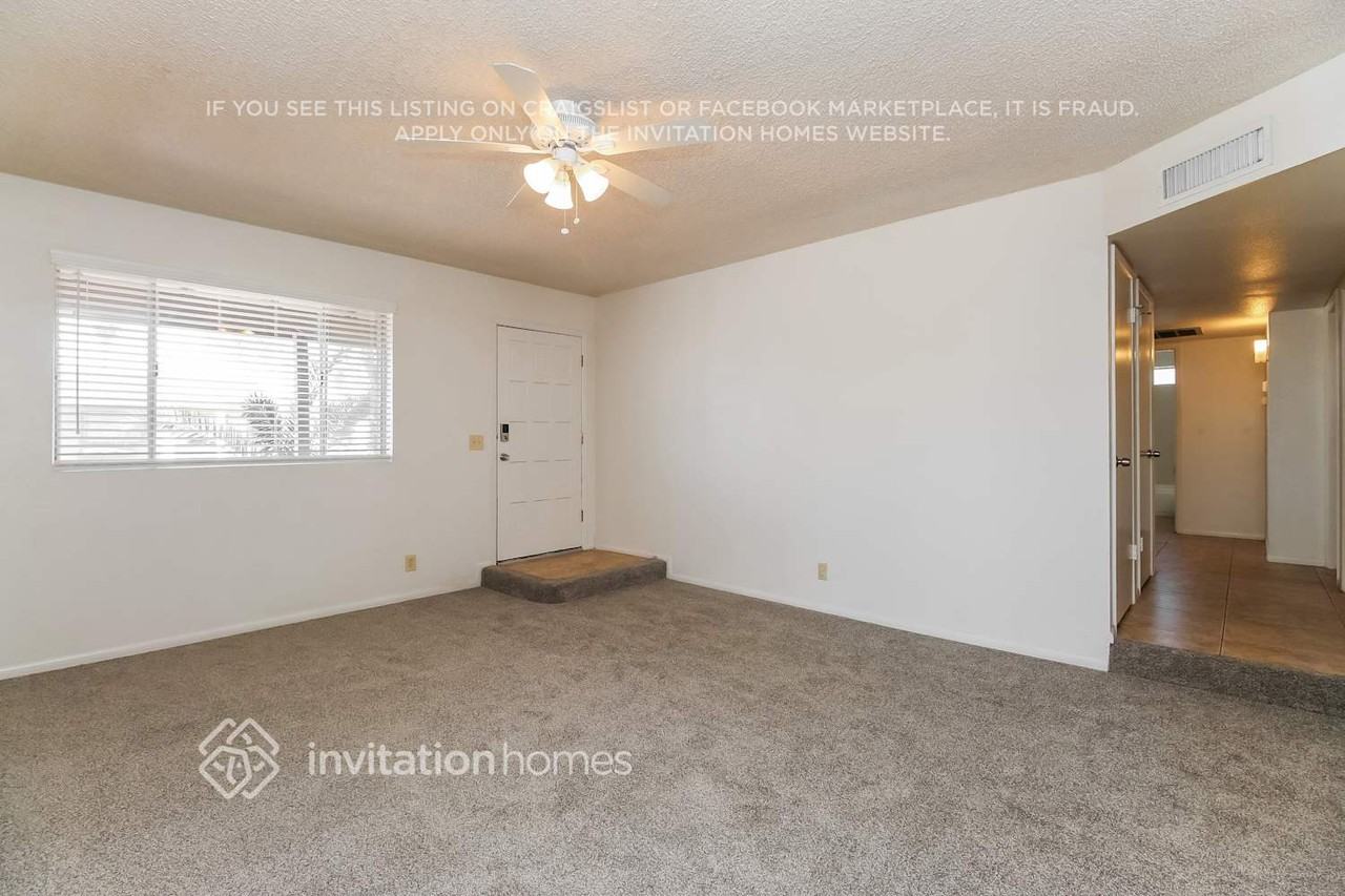 1129 E Hampton Cir - Photo 3 of 17