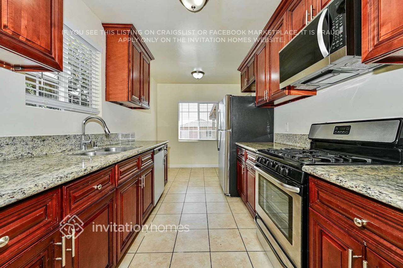13946 Terra Bella St - Photo 7 of 18