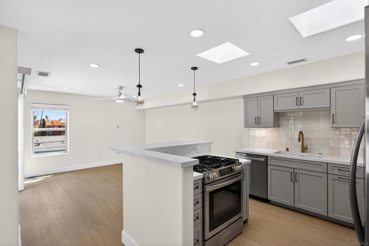 381 Bonair St - Photo 2 of 36