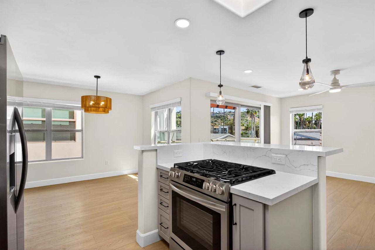 381 Bonair St - Photo 3 of 36