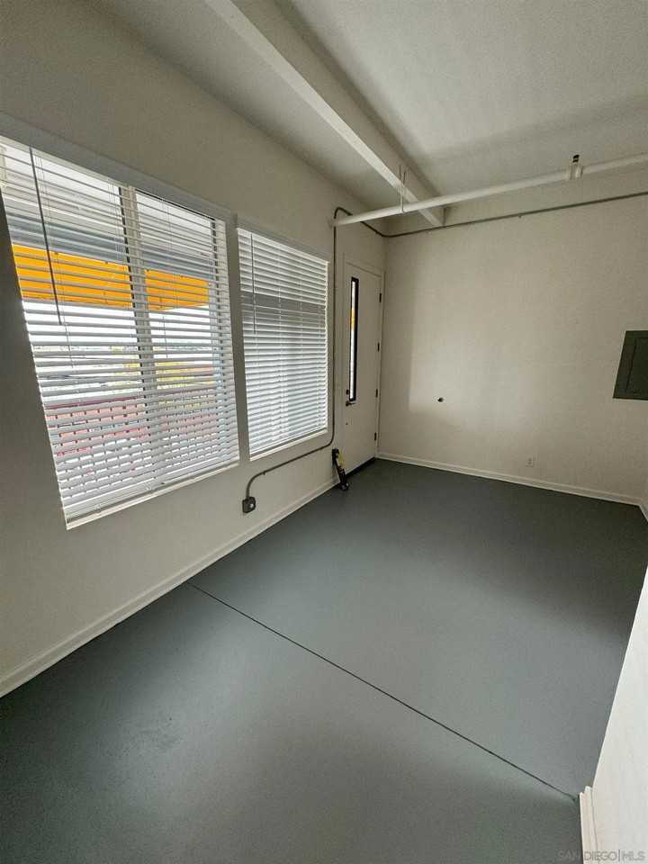 1922 Hancock St - Photo 3 of 10