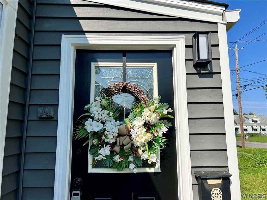 2749 Falls St - Photo 2 of 31