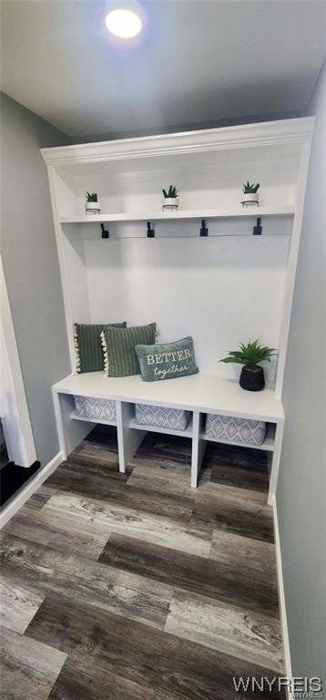 2749 Falls St - Photo 5 of 31