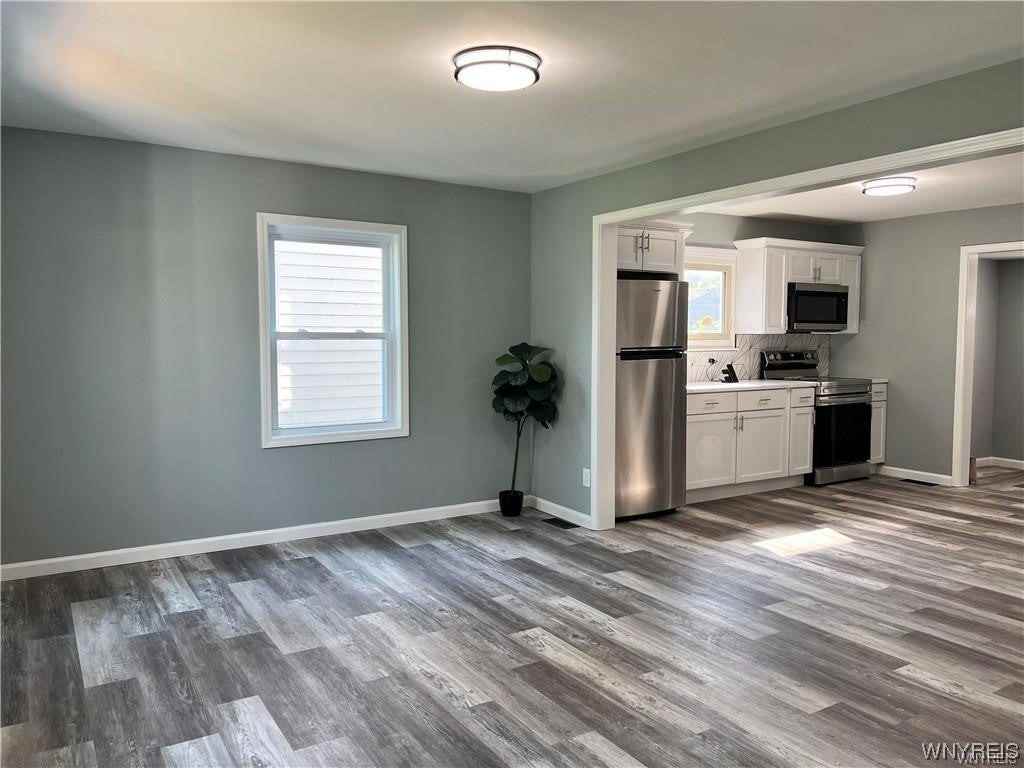 2749 Falls St - Photo 7 of 31