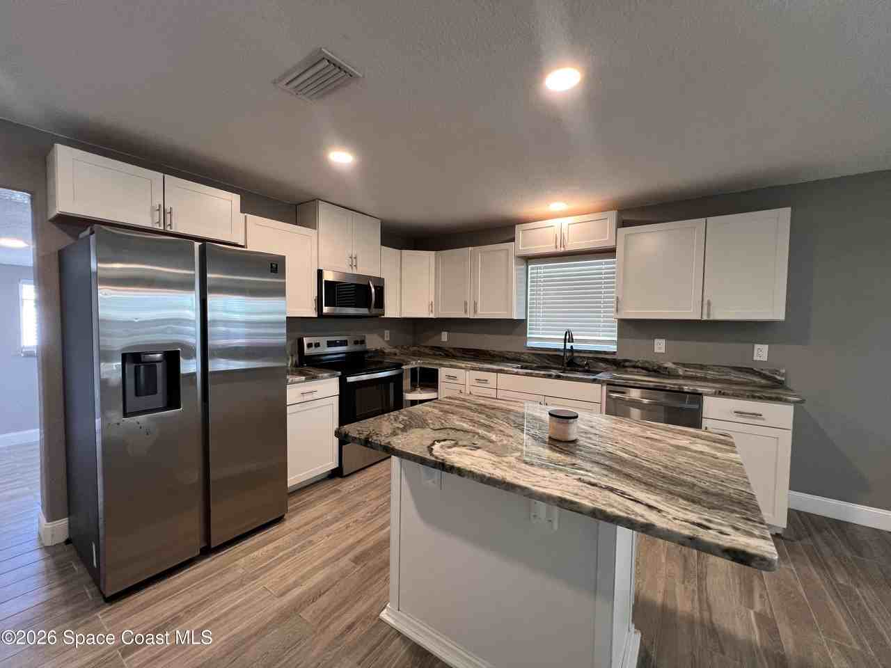 741 Frisco St Se - Photo 4 of 23