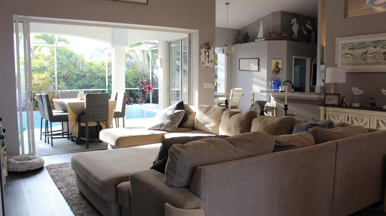 132 Cambridge Ct - Photo 2 of 21