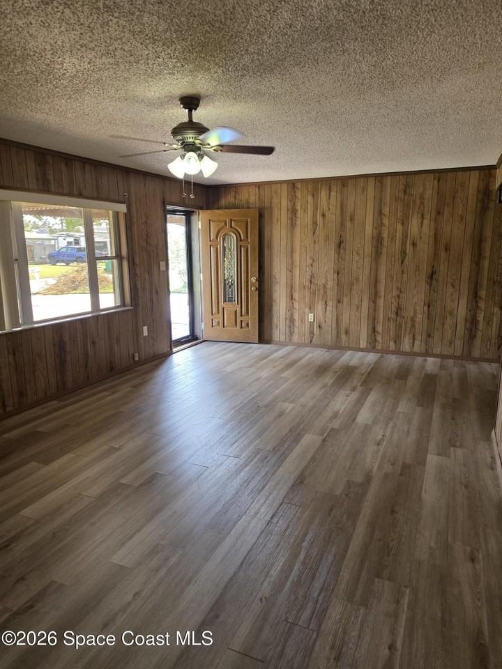 2910 Zephyr Ln - Photo 2 of 16