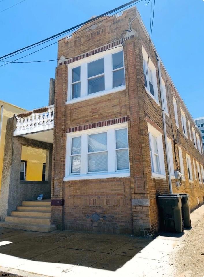 122 Dewey Pl - Photo 2 of 21