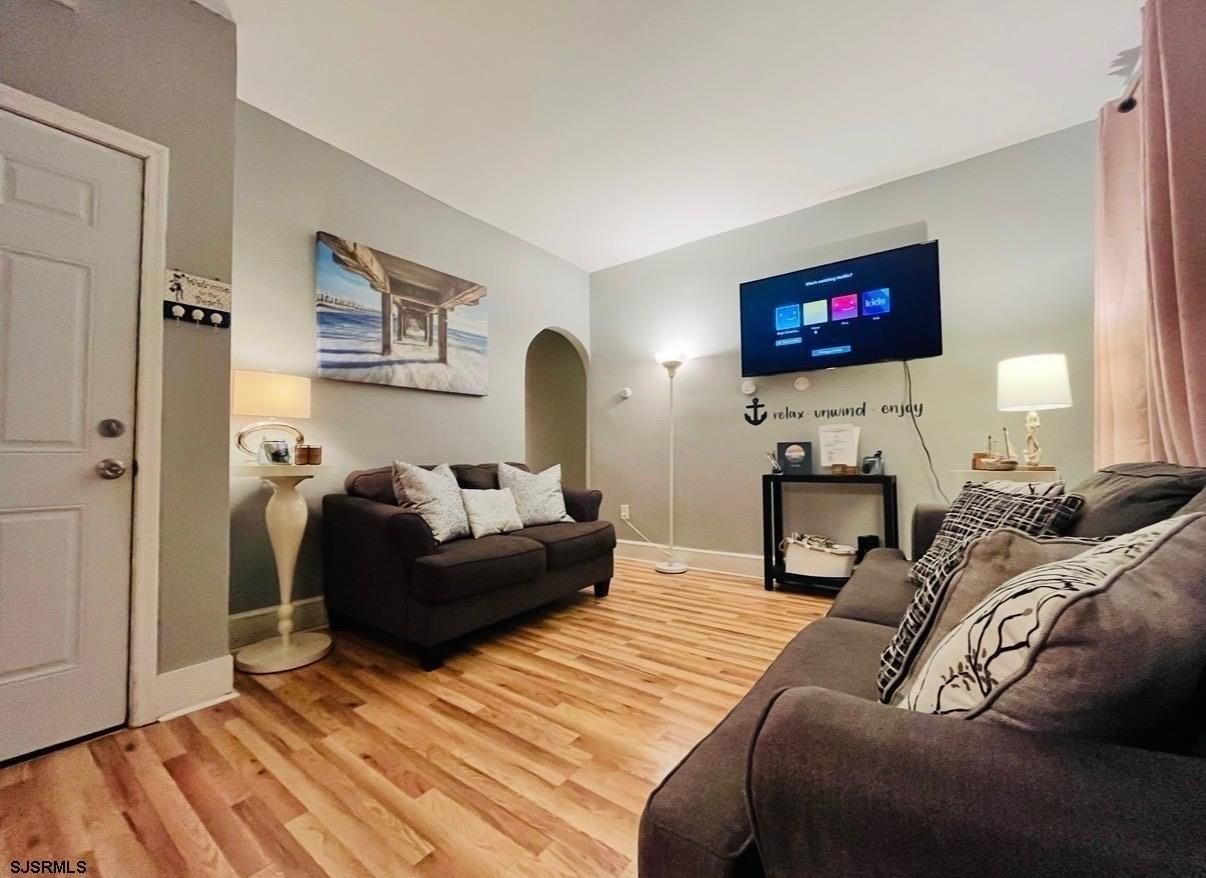 122 Dewey Pl - Photo 7 of 21