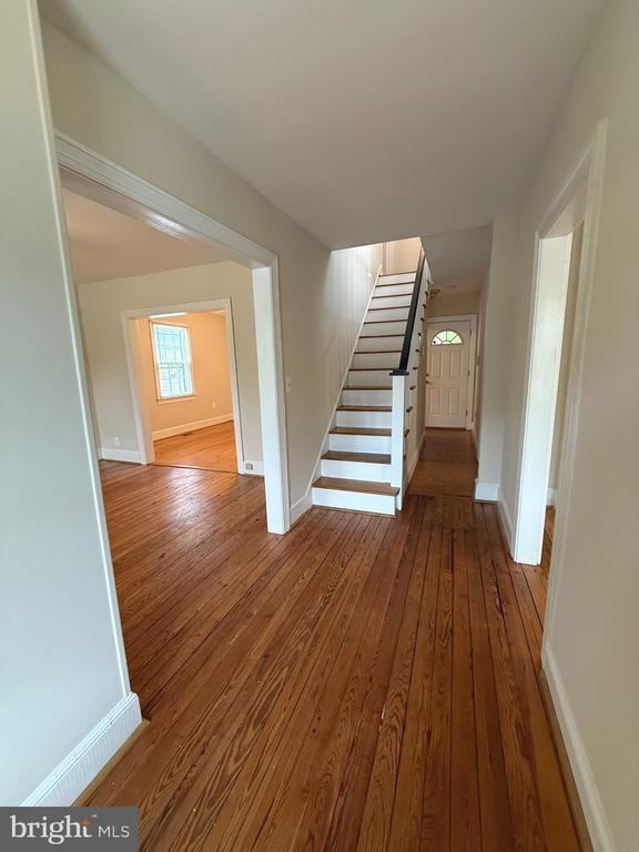 422 Dunmore St - Photo 2 of 21