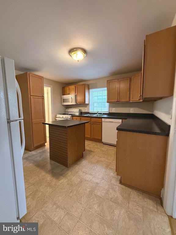 422 Dunmore St - Photo 7 of 21