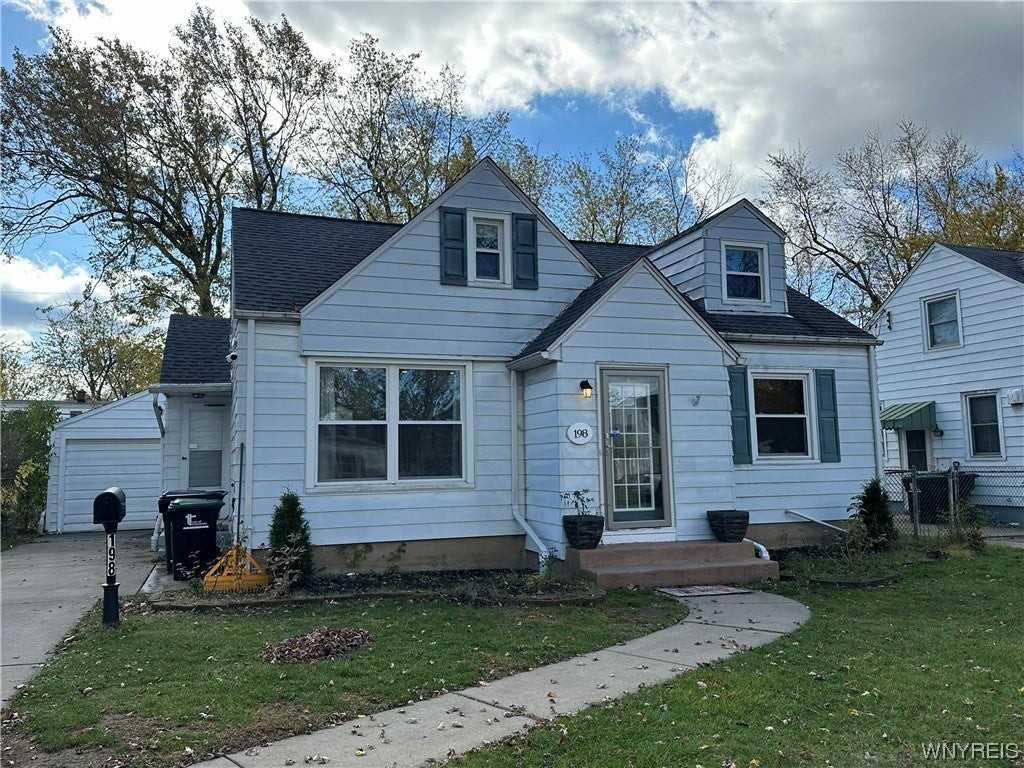 198 Wrexham Ct N - Photo 2 of 35