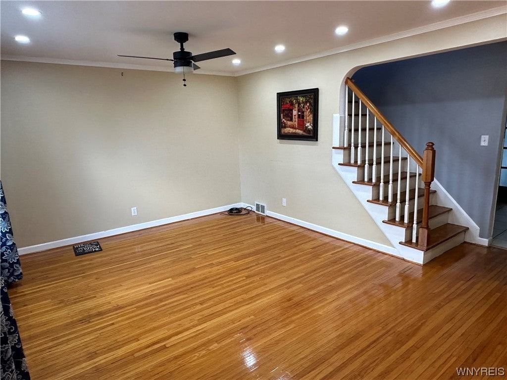 198 Wrexham Ct N - Photo 6 of 35