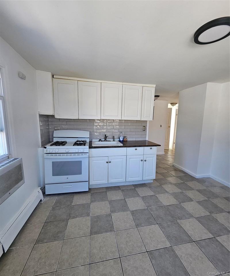 196 S Franklin St - Photo 2 of 9