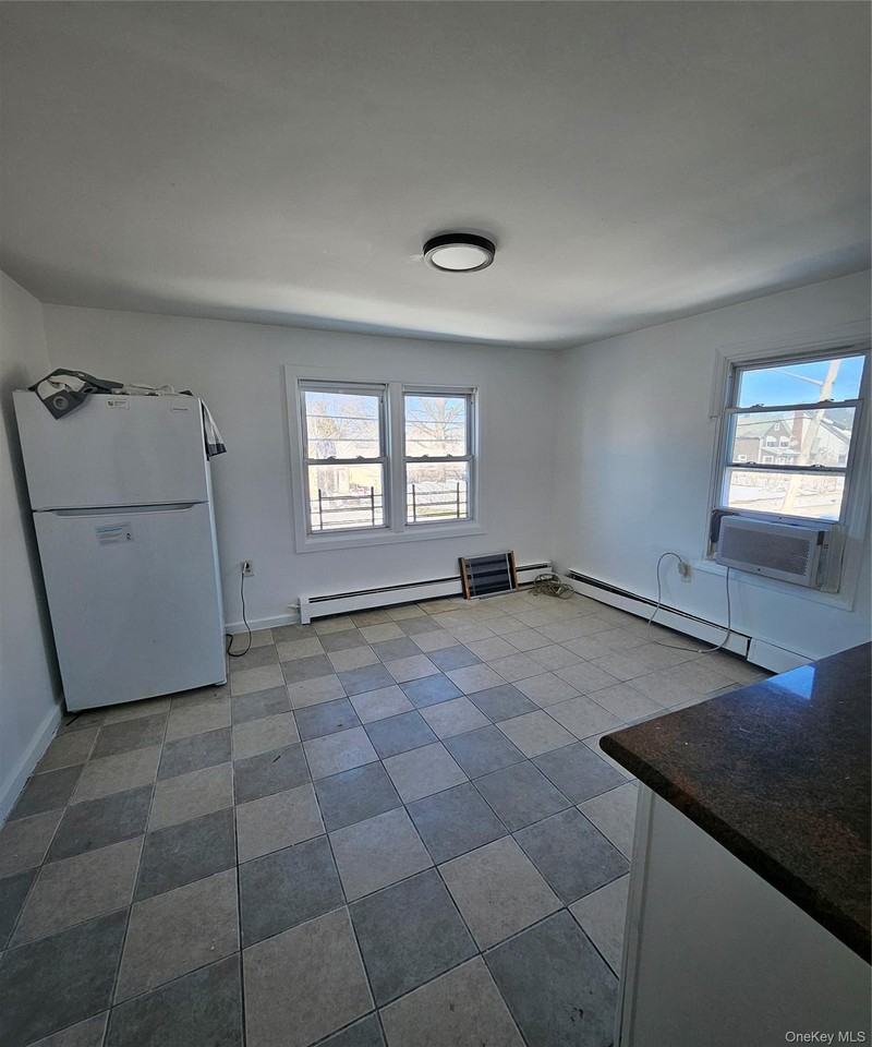 196 S Franklin St - Photo 3 of 9