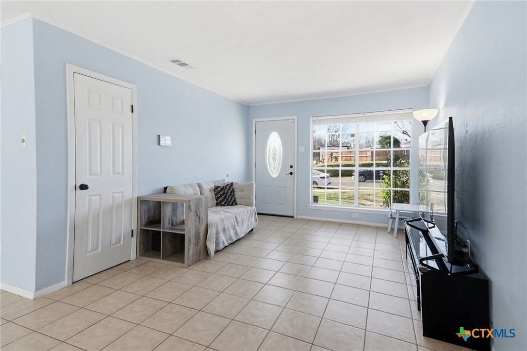 1403 Little St - Photo 6 of 25