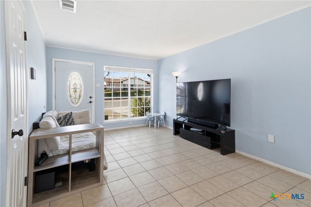 1403 Little St - Photo 7 of 25