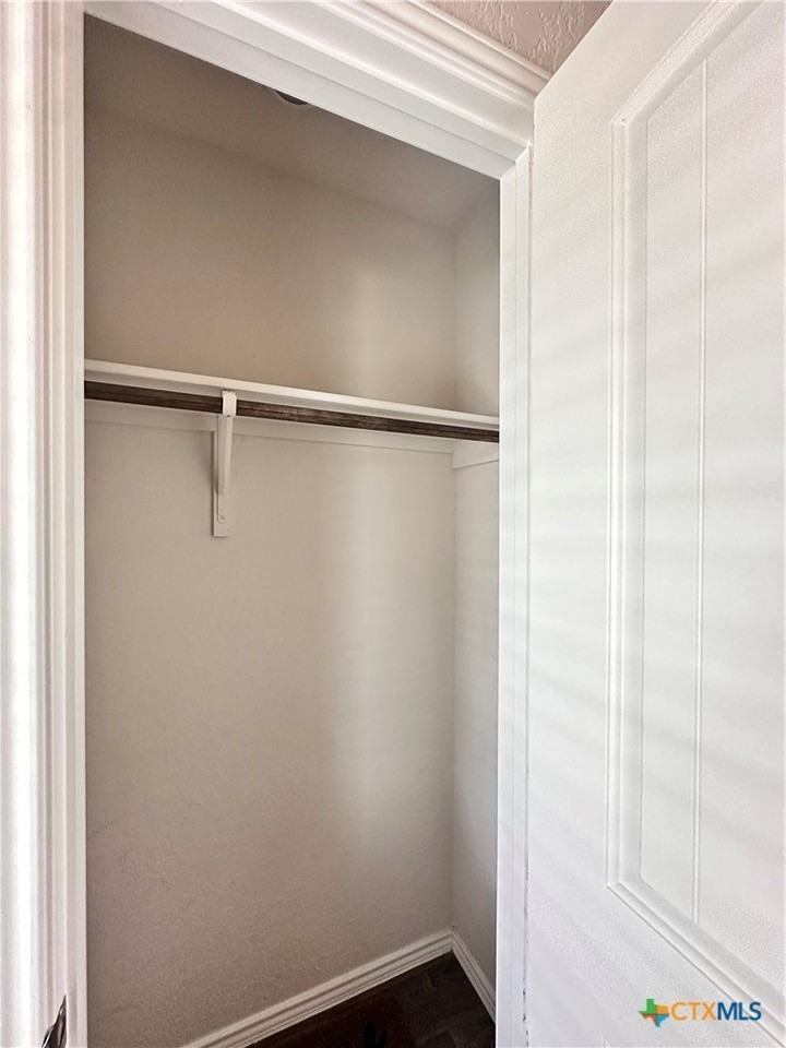 101 Calgary Ln - Photo 6 of 40