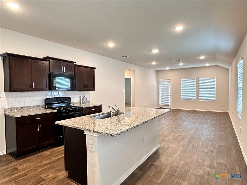 101 Calgary Ln - Photo 7 of 40