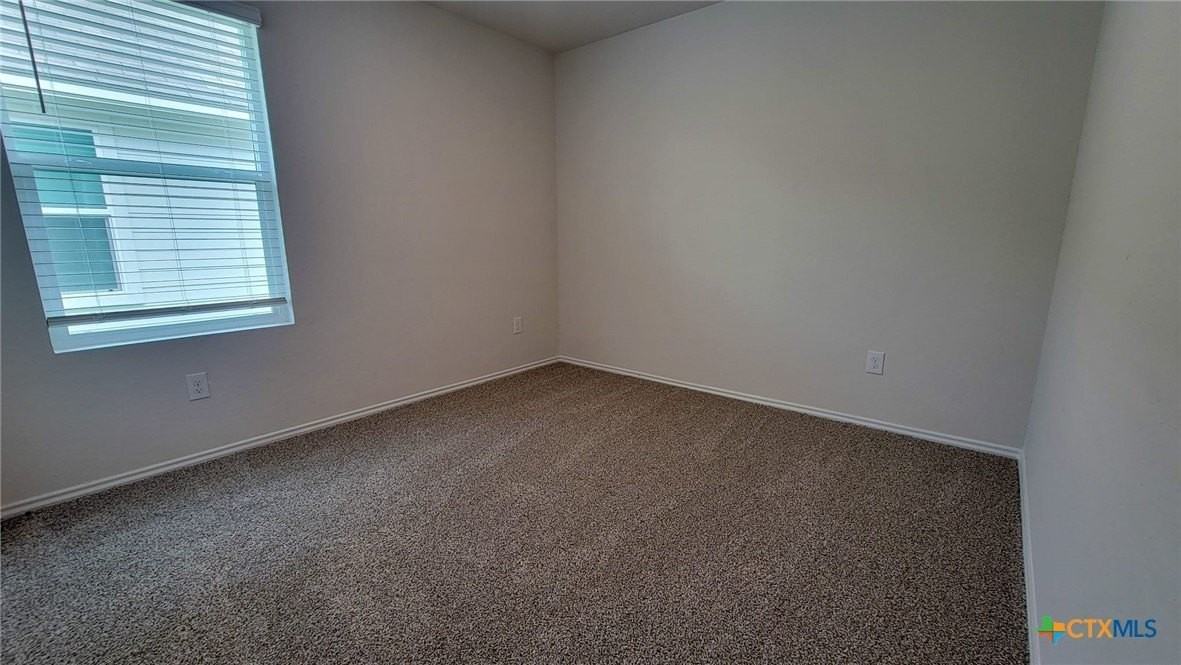 364 Deborah Dr - Photo 6 of 18