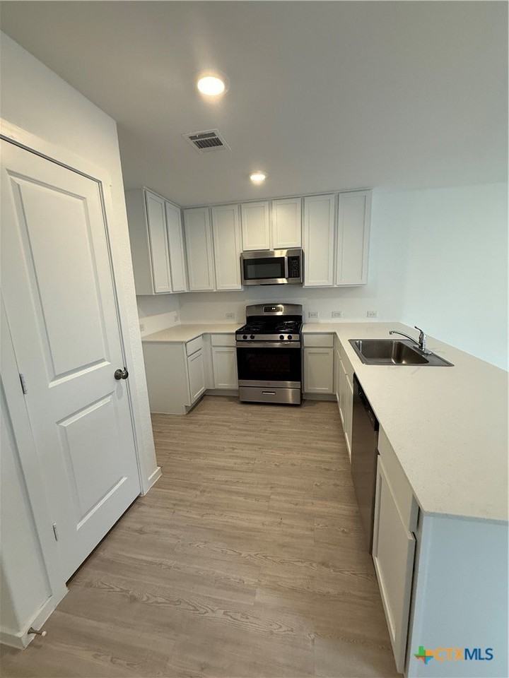 3230 Mound Rdg - Photo 2 of 15