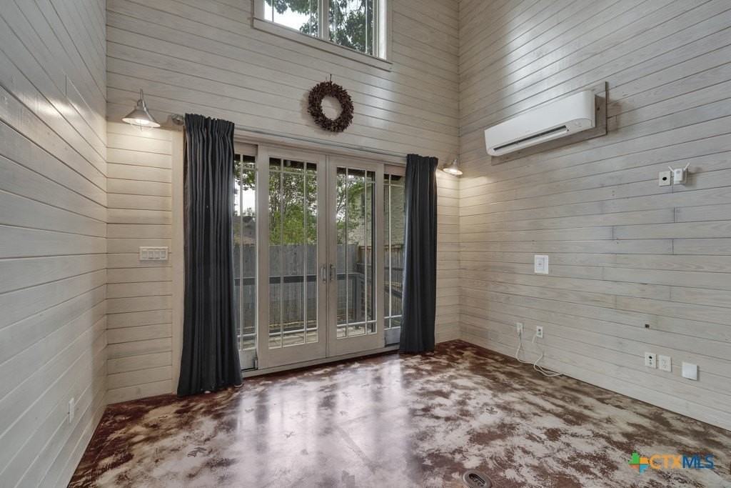 1091 Mulberry Ave - Photo 3 of 21