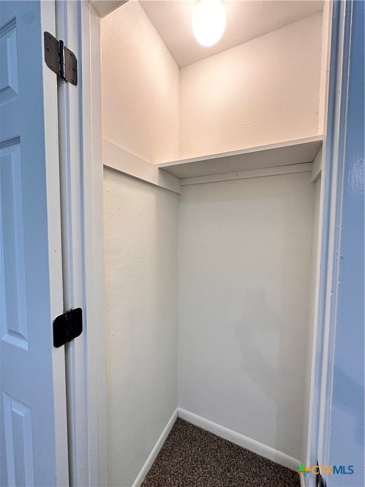 1501 Earle St - Photo 3 of 23