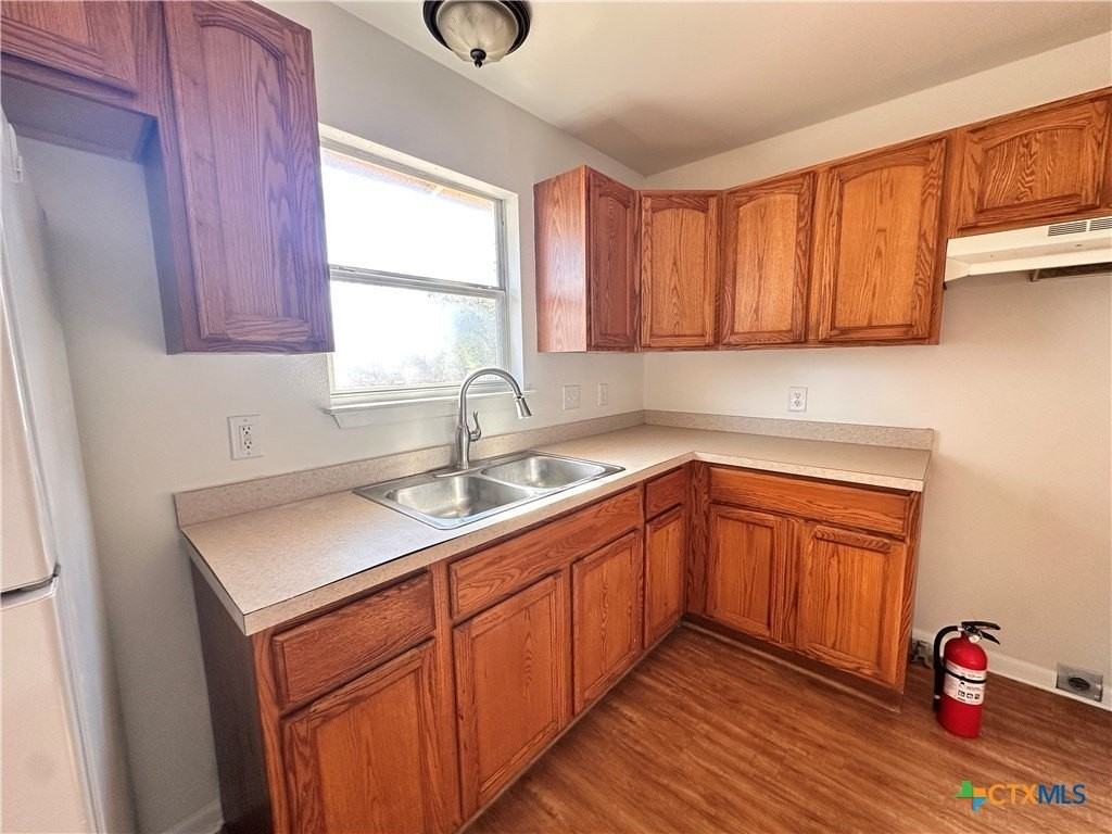 1501 Earle St - Photo 6 of 23