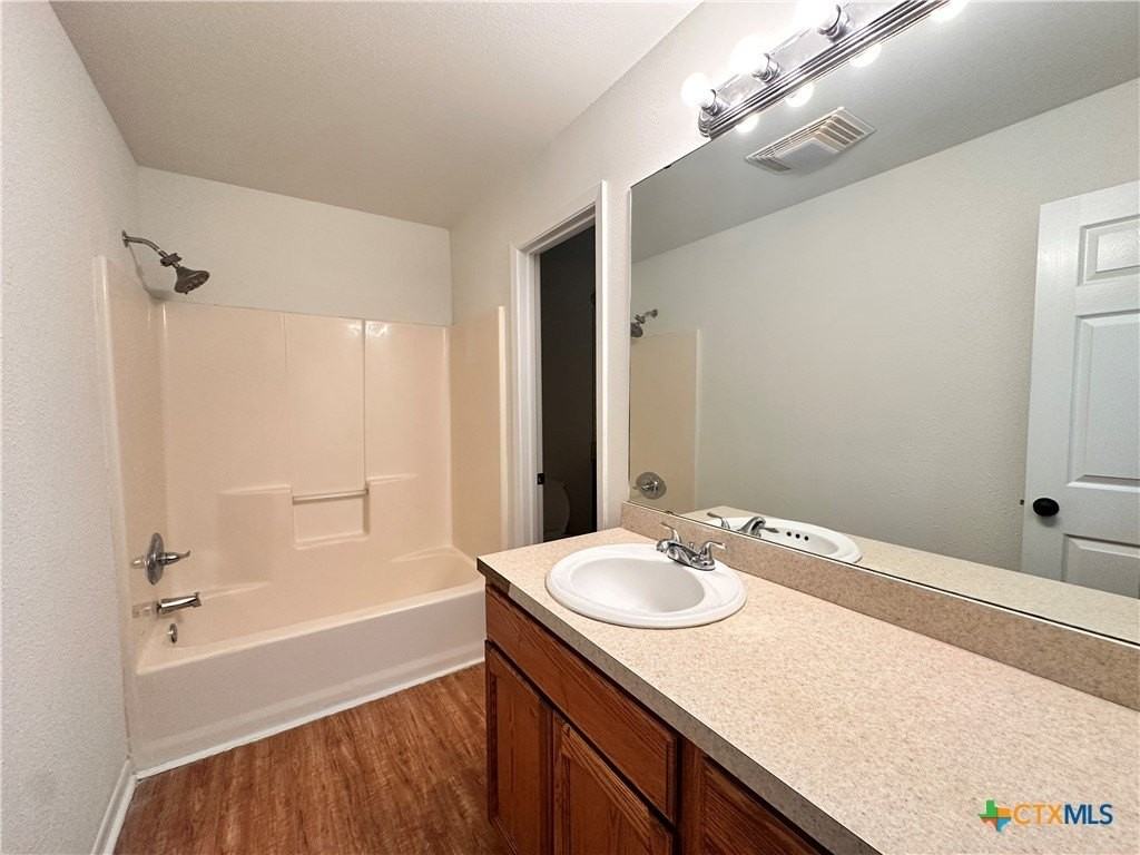 1501 Earle St - Photo 7 of 23