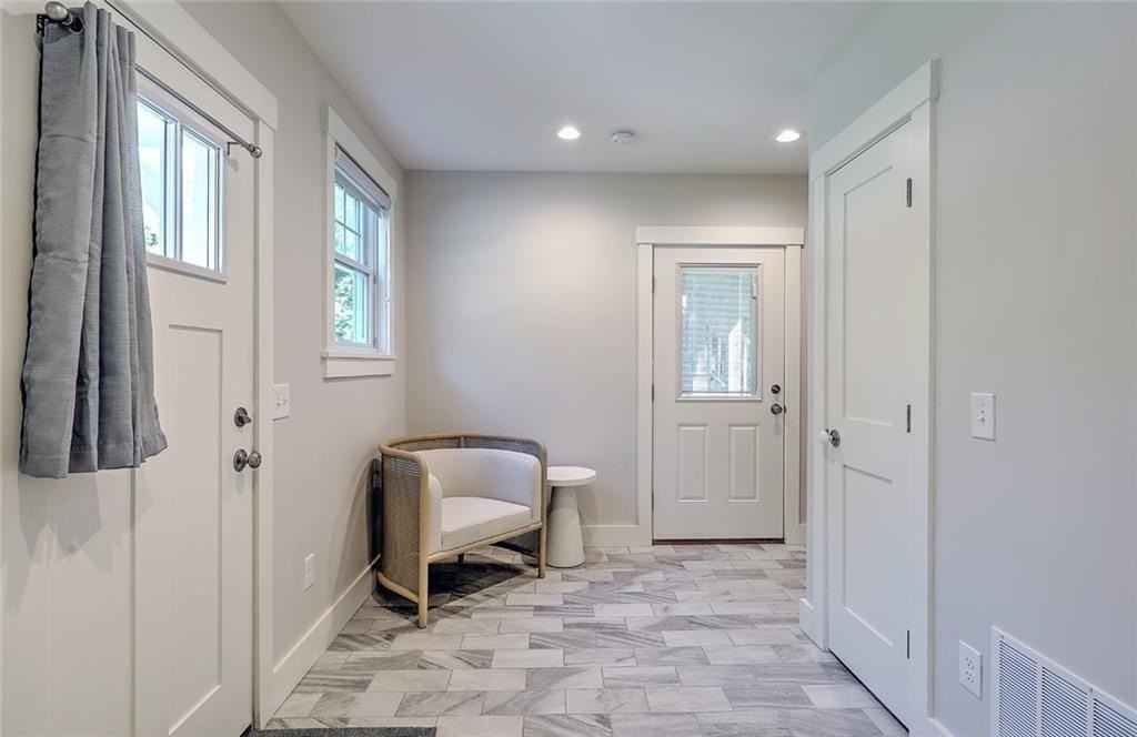 137 Rosebriar Ave - Photo 4 of 50