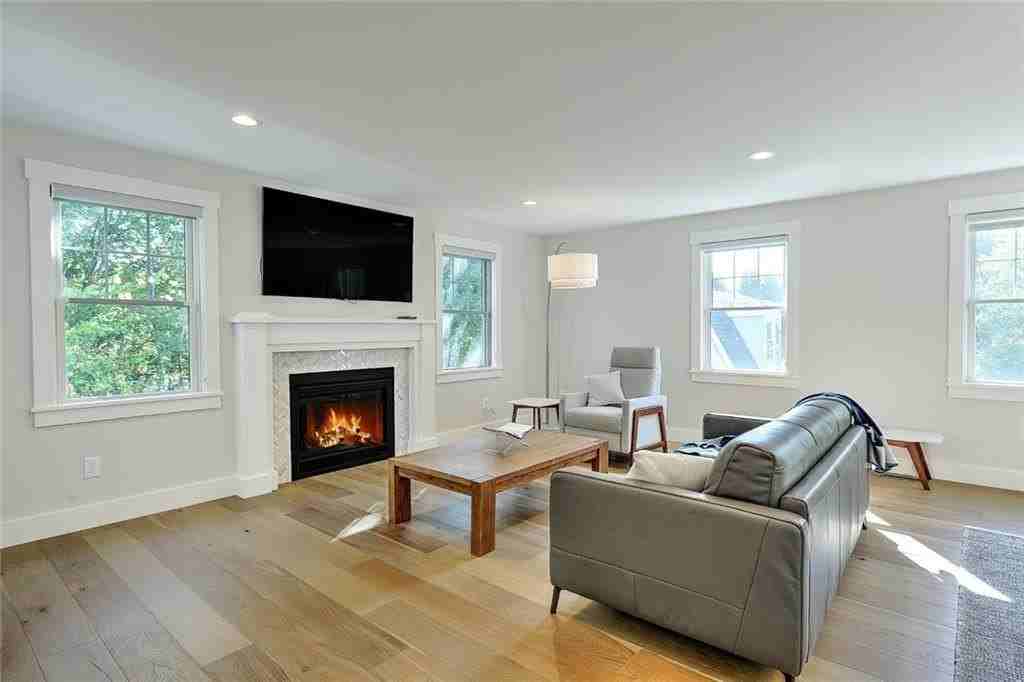 137 Rosebriar Ave - Photo 7 of 50