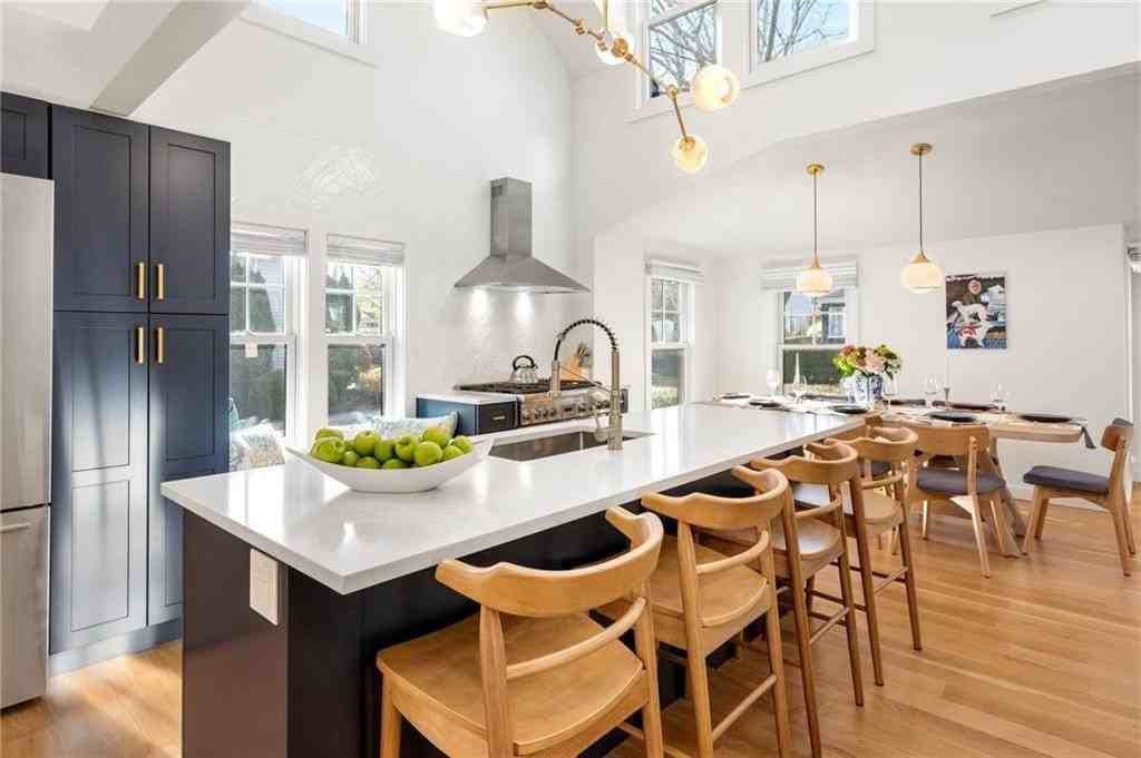 14 Robinson St - Photo 3 of 36