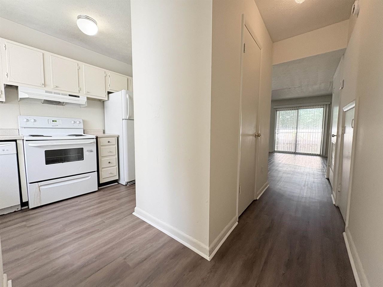 1734 Hartsfield Rd #D - Photo 2 of 14