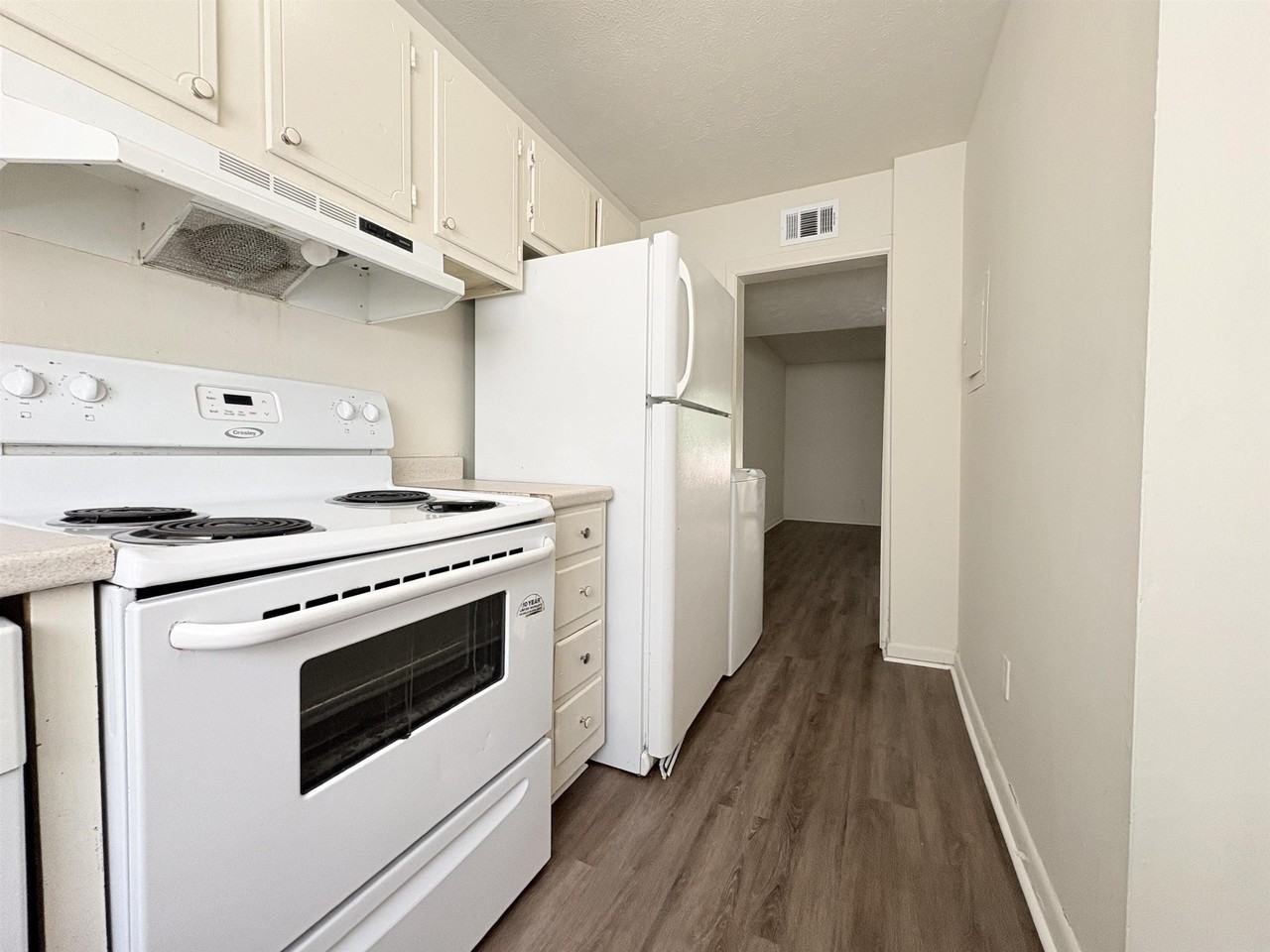 1734 Hartsfield Rd #D - Photo 4 of 14