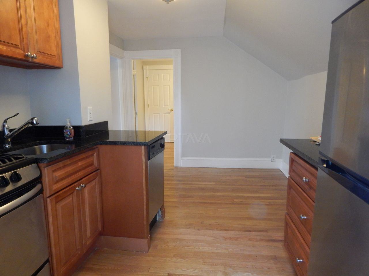 11R Park Ave #2R