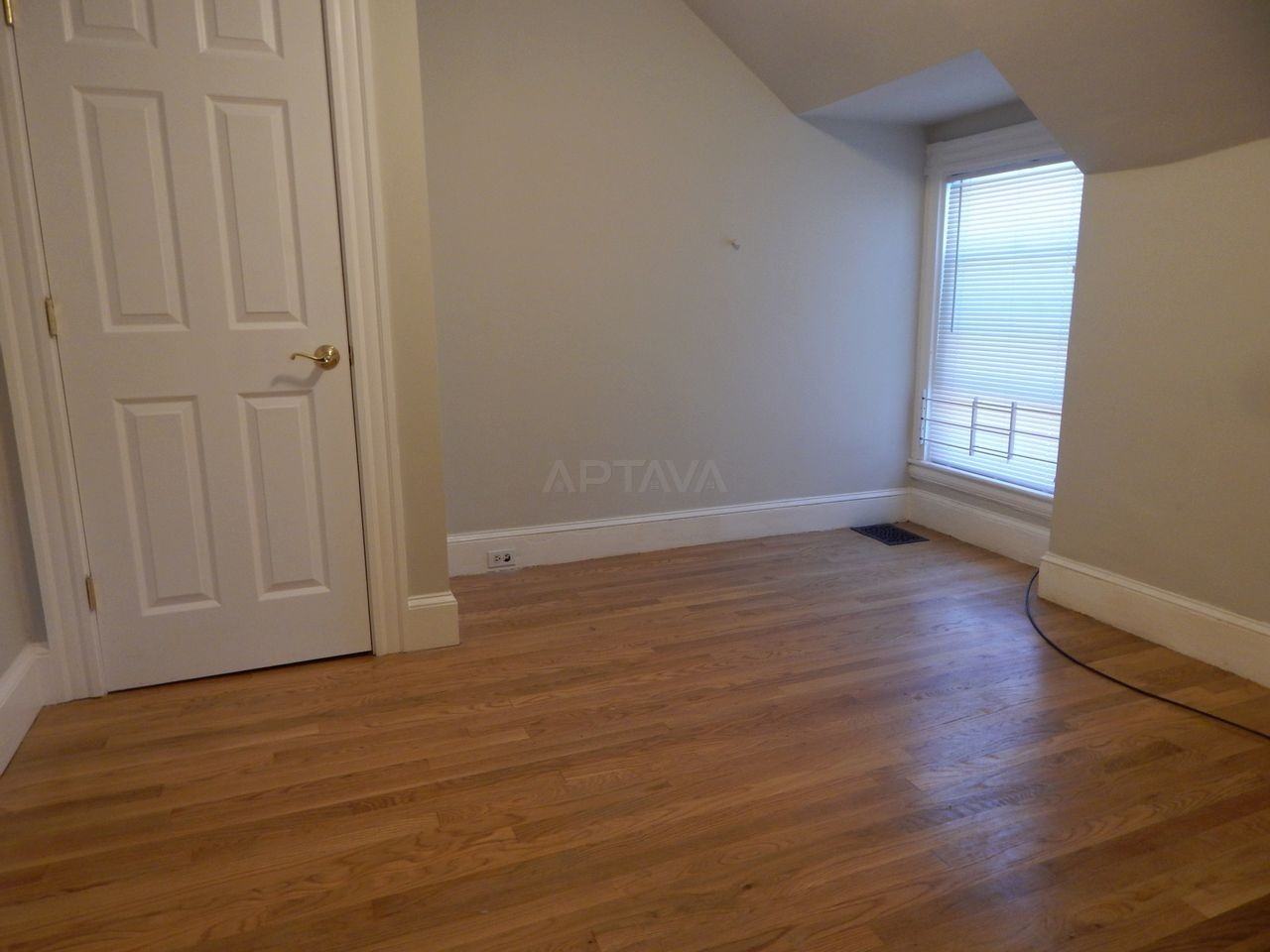 11R Park Ave #2R - Photo 4 of 6