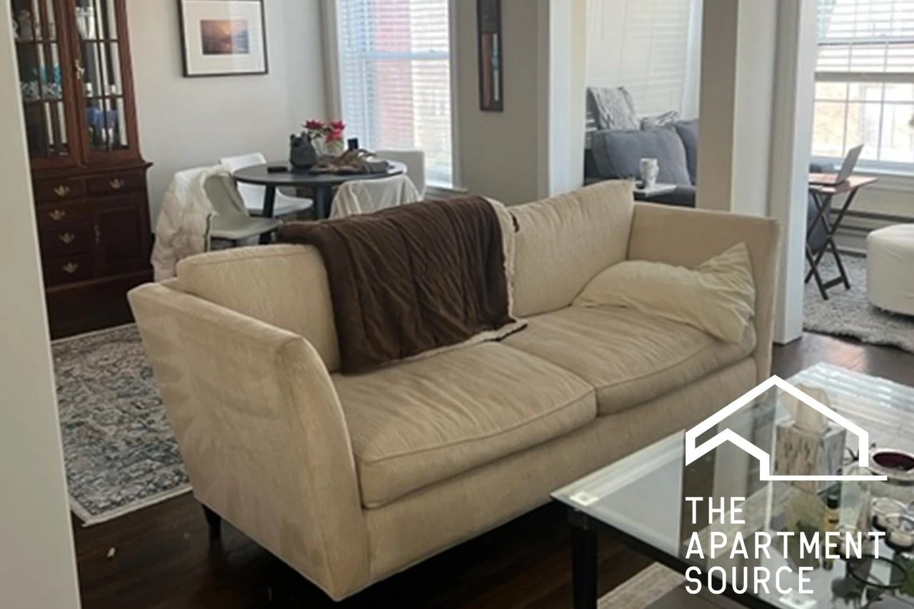 320 Lee St #2 - Photo 3 of 5