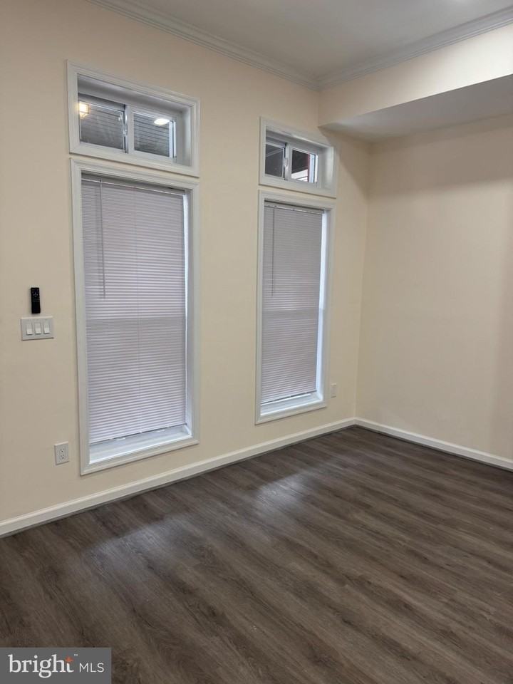 312 E 25th St - Photo 4 of 30