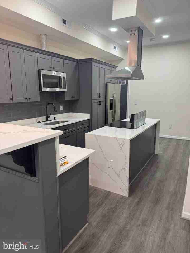 312 E 25th St - Photo 5 of 30