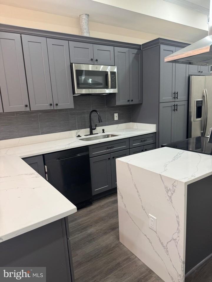 312 E 25th St - Photo 6 of 30