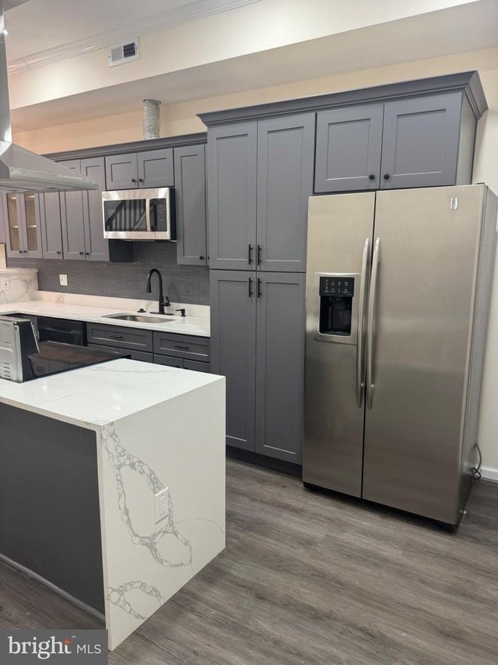 312 E 25th St - Photo 7 of 30