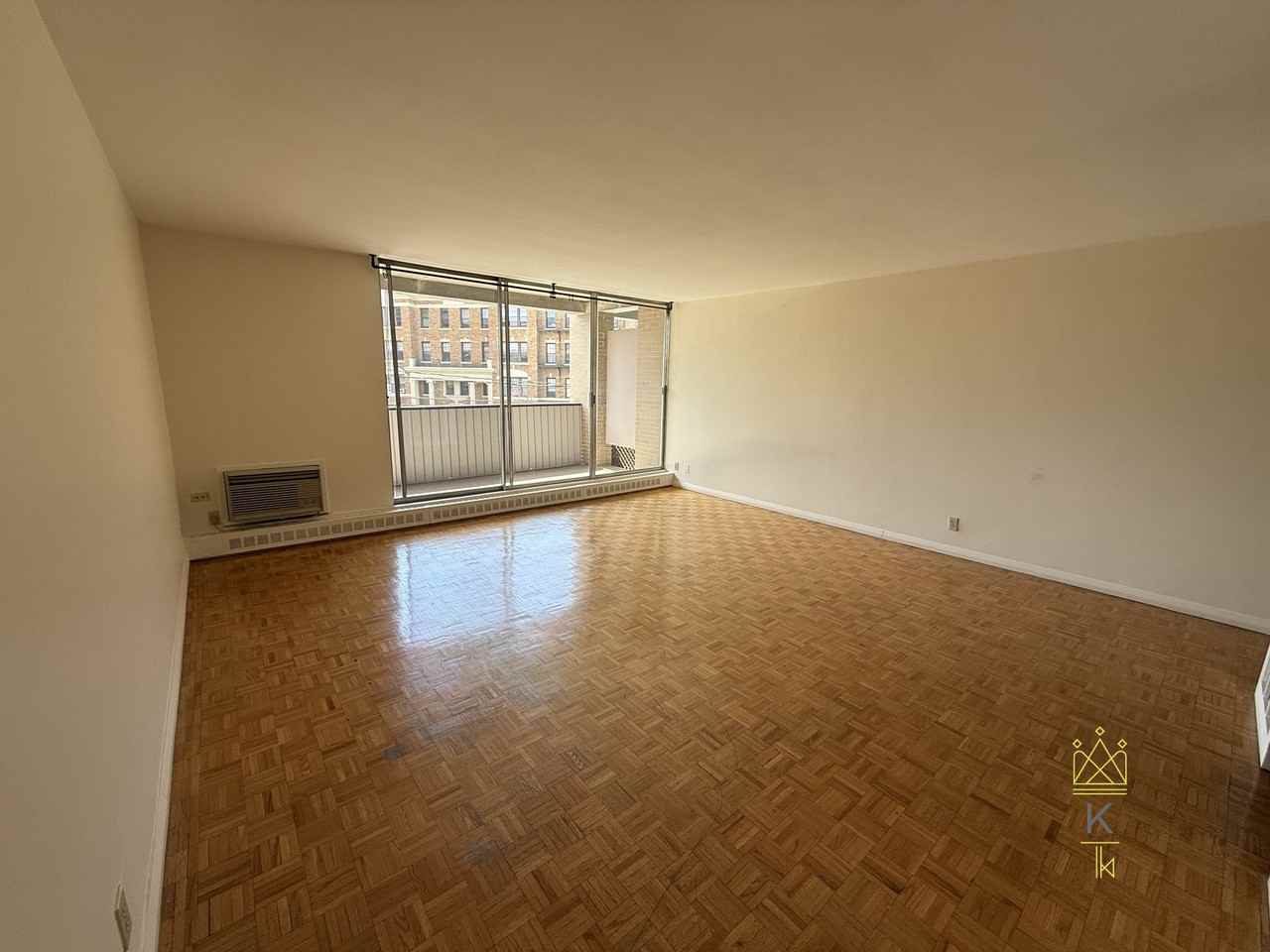 125 Chiswick Rd #208 - Photo 5 of 14