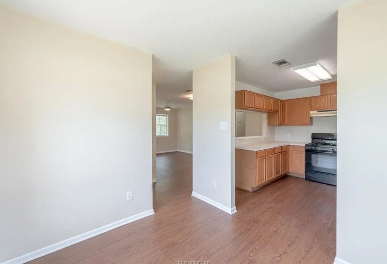 421 Edward St - Photo 2 of 4