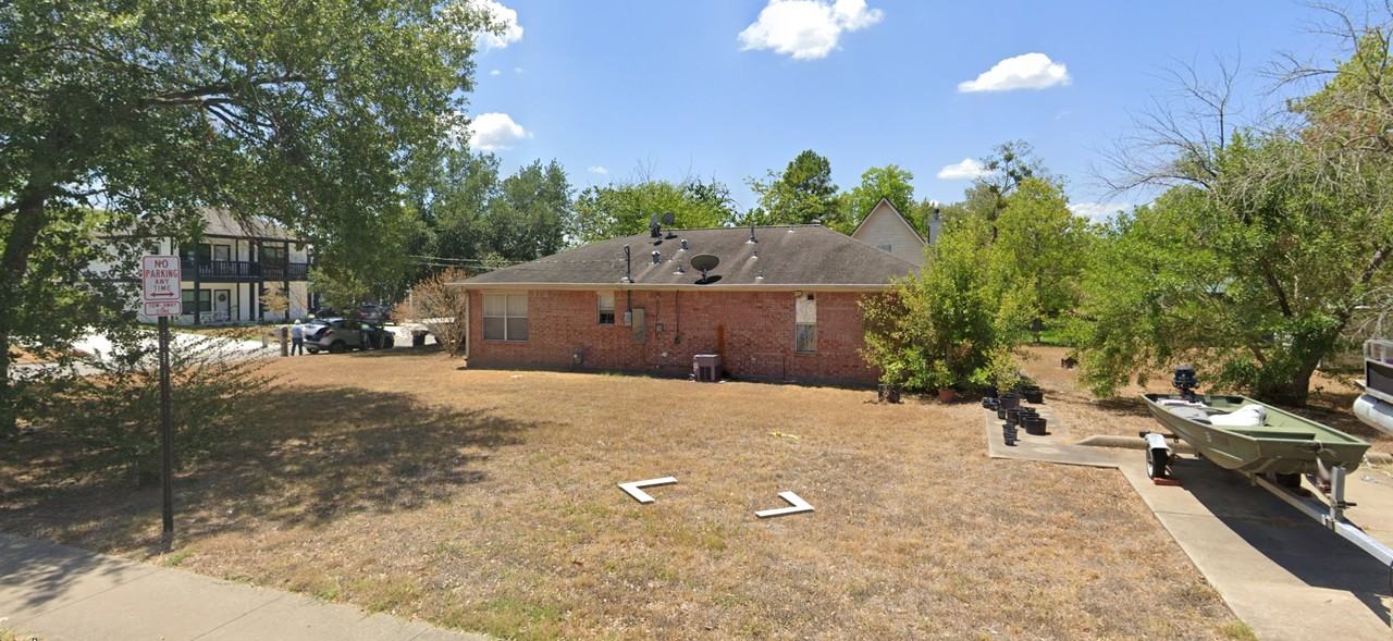 421 Edward St - Photo 4 of 4