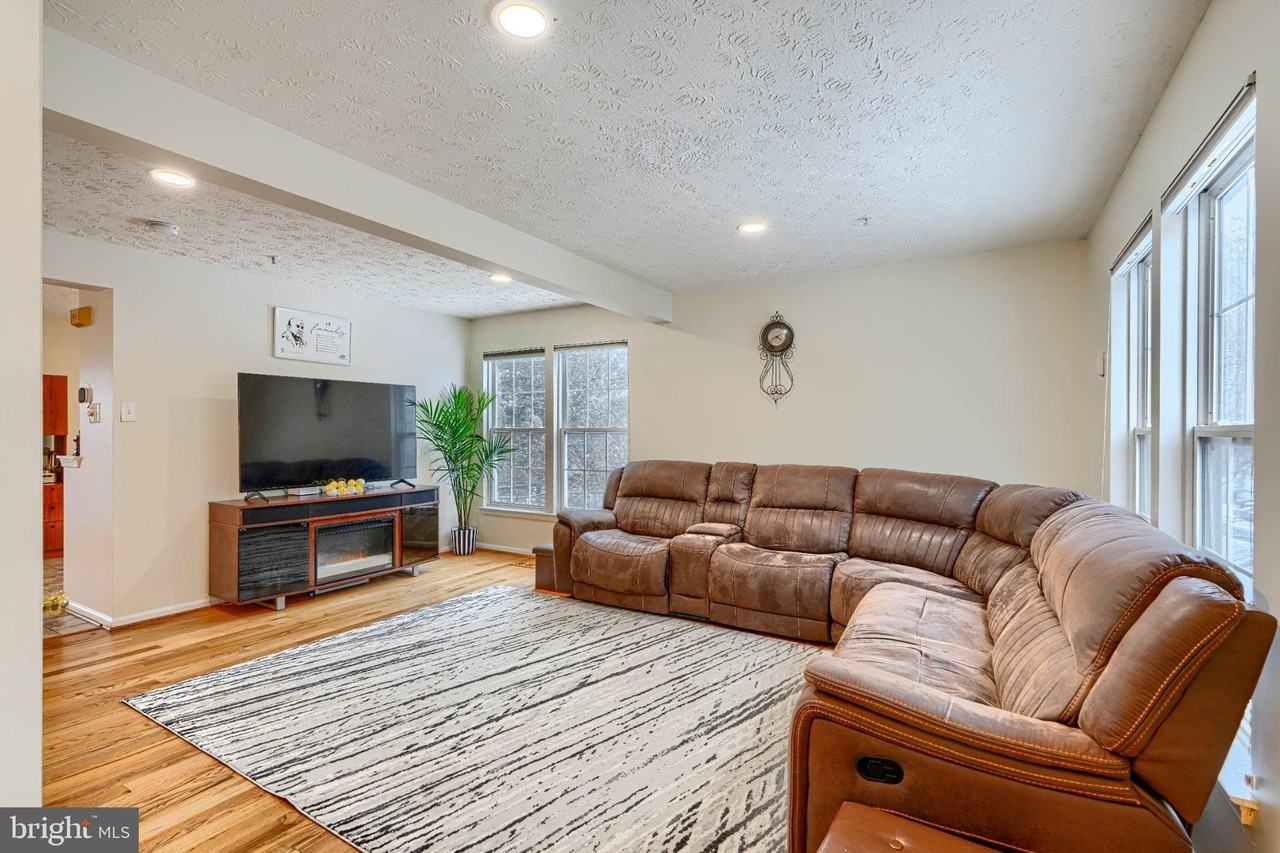 10 Bluestem Ct - Photo 4 of 45