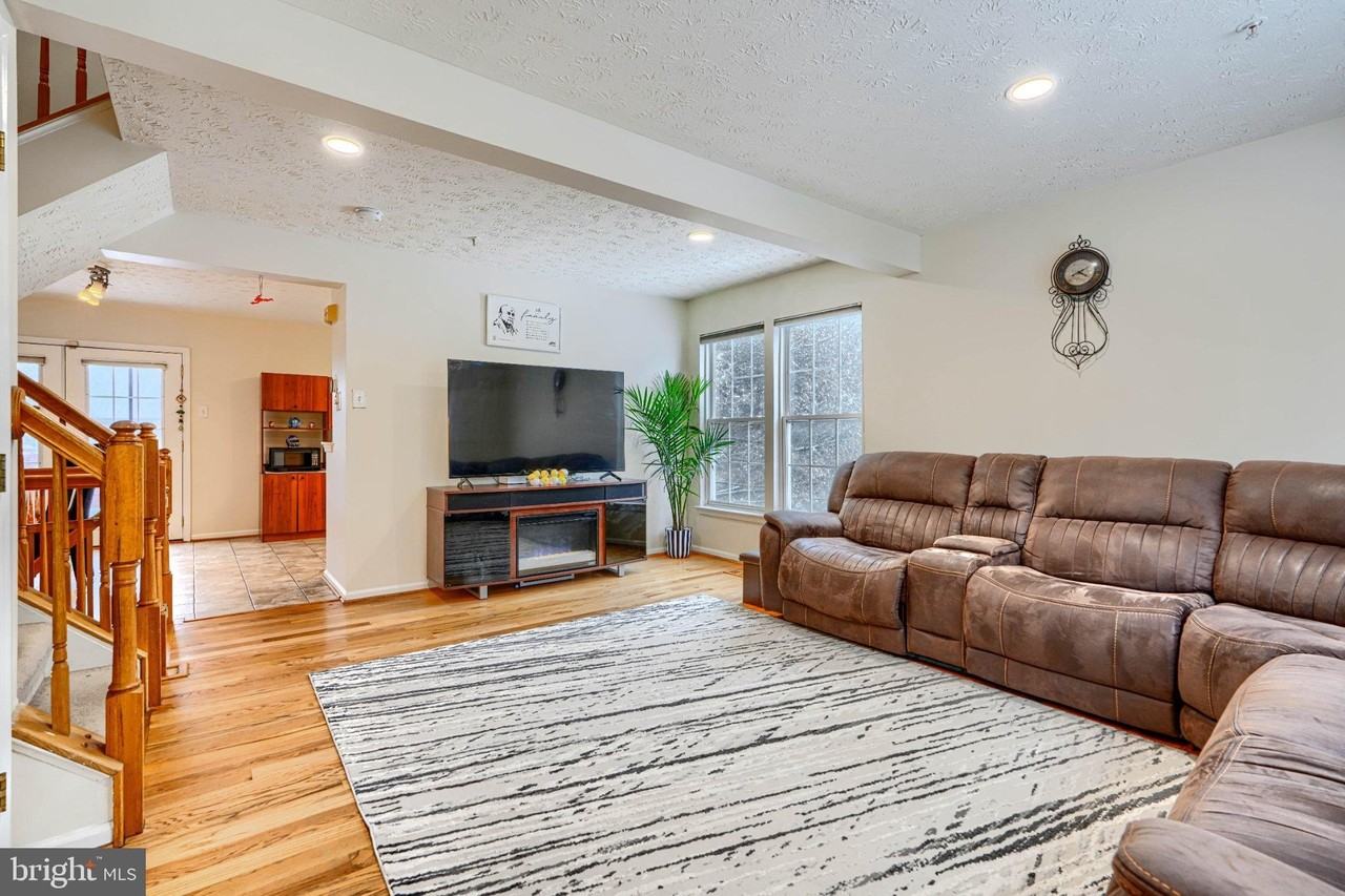 10 Bluestem Ct - Photo 5 of 45